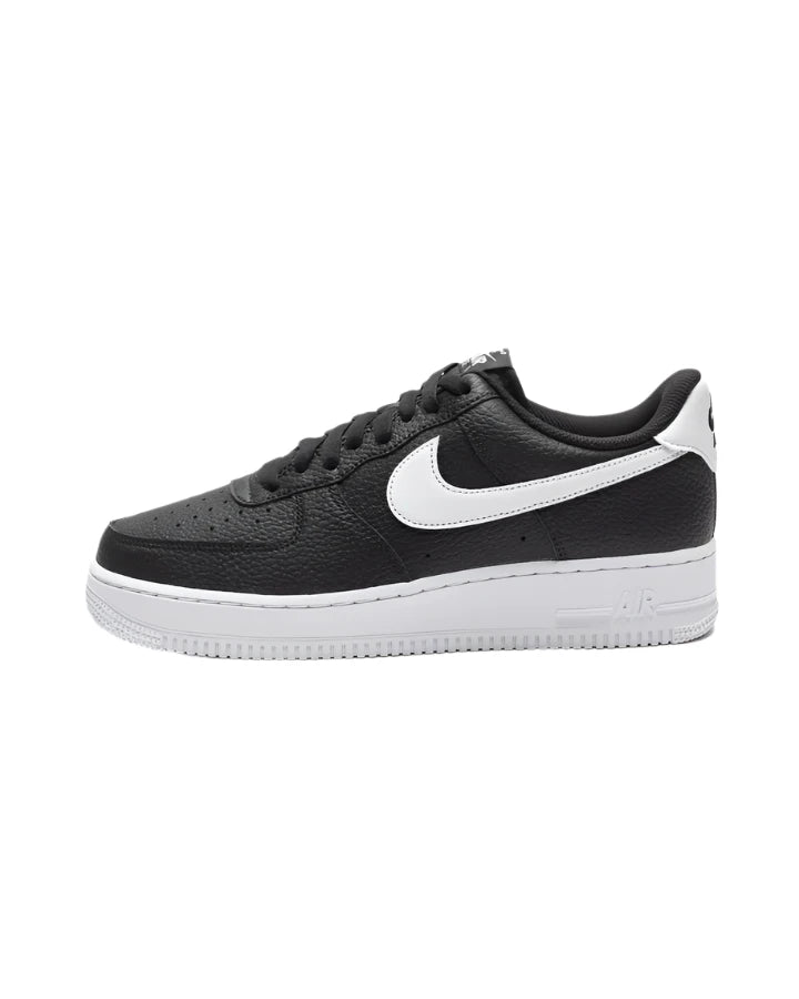 NIKE AIR FORCE 1 '07 - BLACK / WHITE