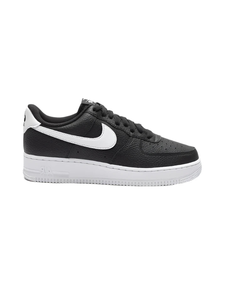 NIKE AIR FORCE 1 '07 - BLACK / WHITE