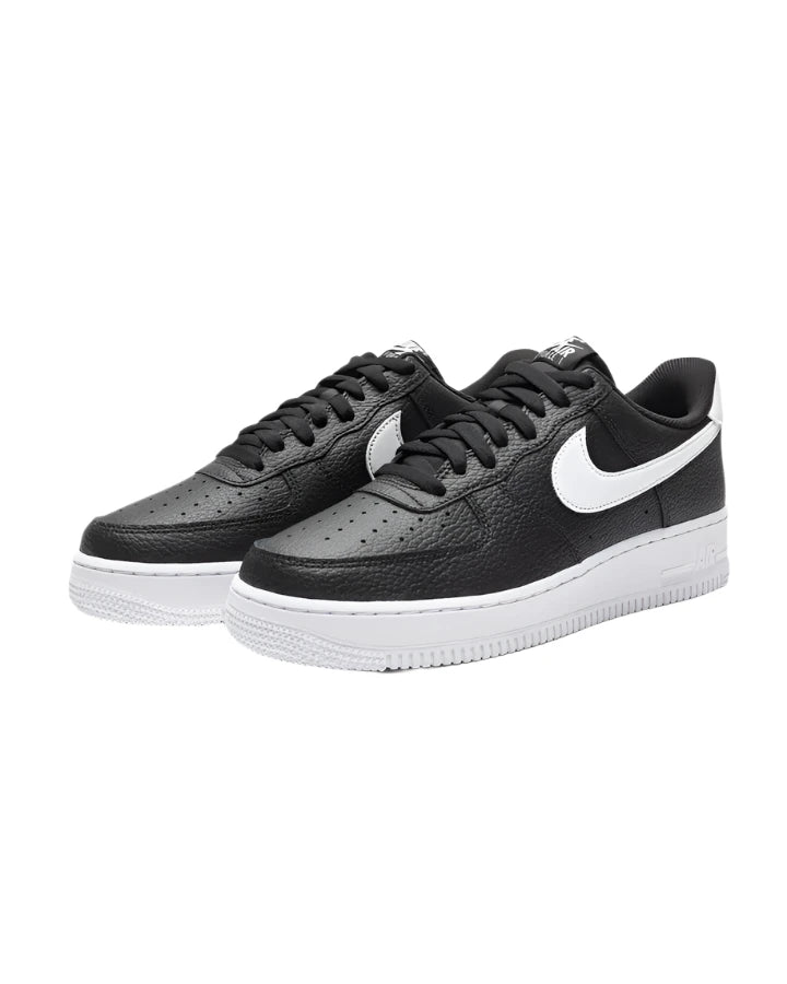 NIKE AIR FORCE 1 '07 - BLACK / WHITE